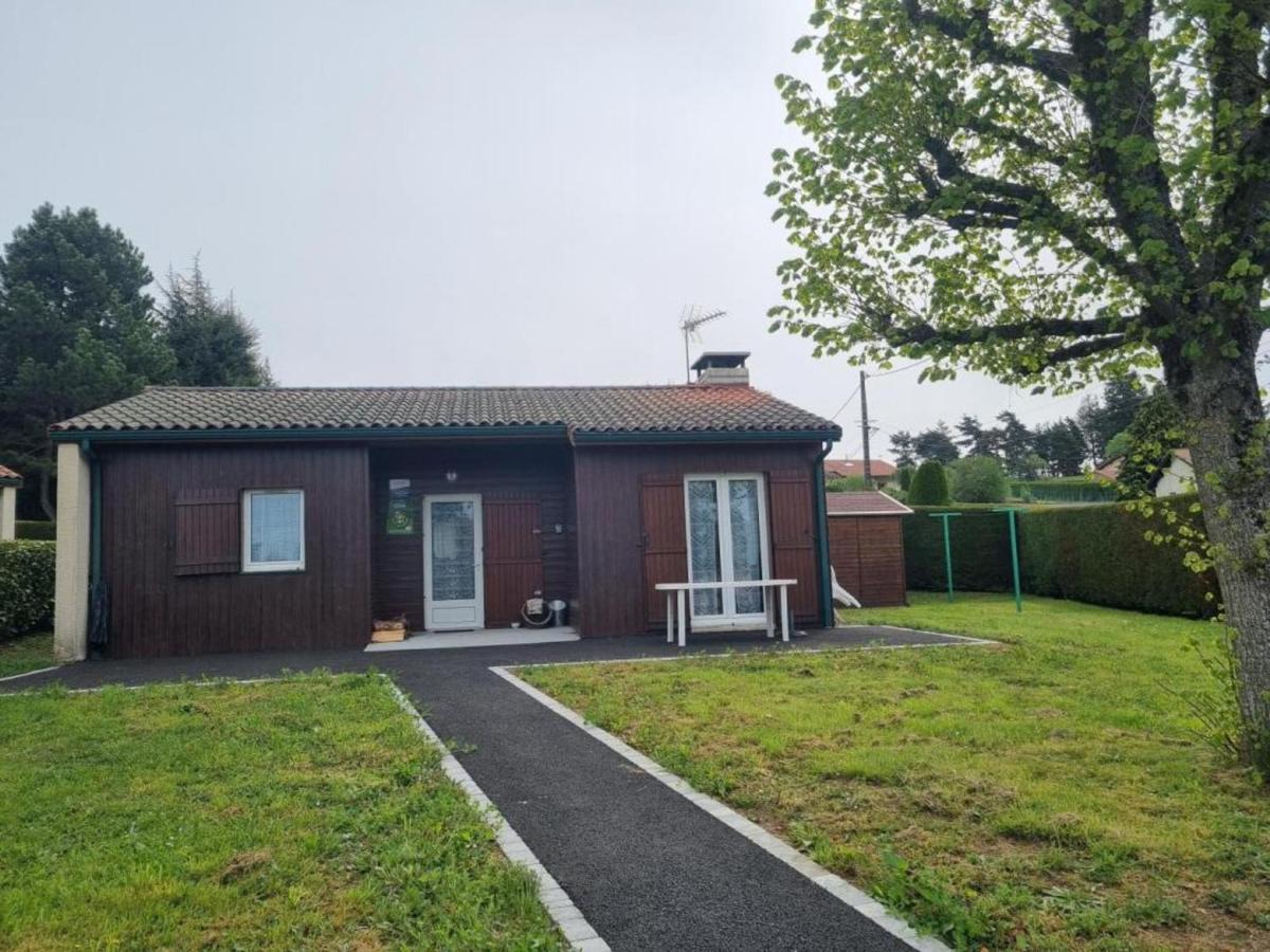 Gite Avec Cheminee, Terrasse Et Wifi - Animaux Acceptes - Fr-1-496-163 Usson-en-Forez 外观 照片